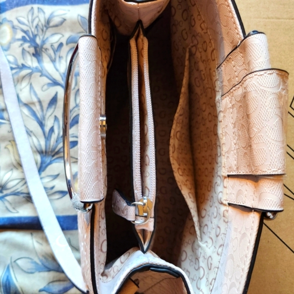 GUESS PURSE WITH LONG STRAP AND METAL HANDLES - Picture 3 of 7